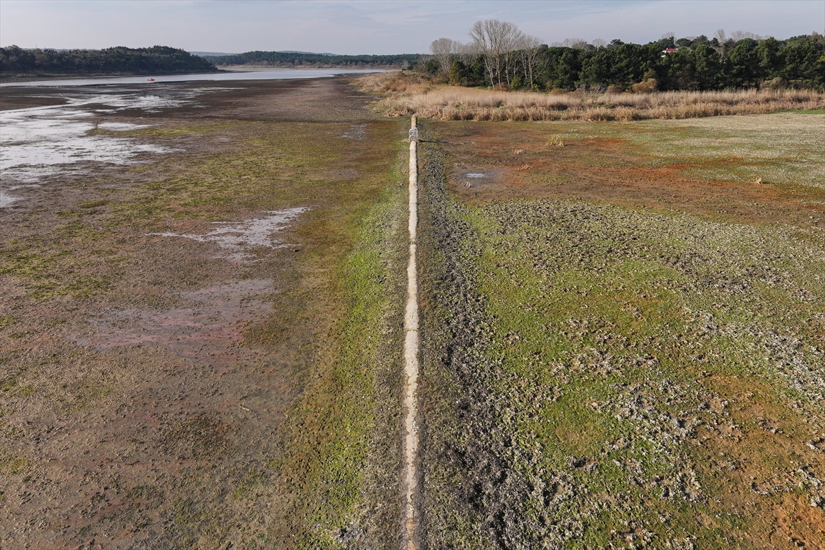 Terkos Gölü'ndeki su seviyesinin düşmesiyle tarihi yapıların kalıntıları ortaya çıktı