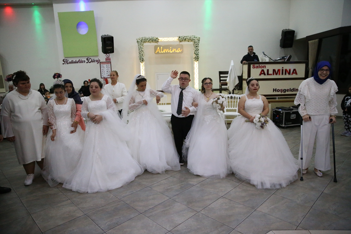 Ordu'da down sendromlu 7 genç kızın "gelinlik" hayali gerçek oldu