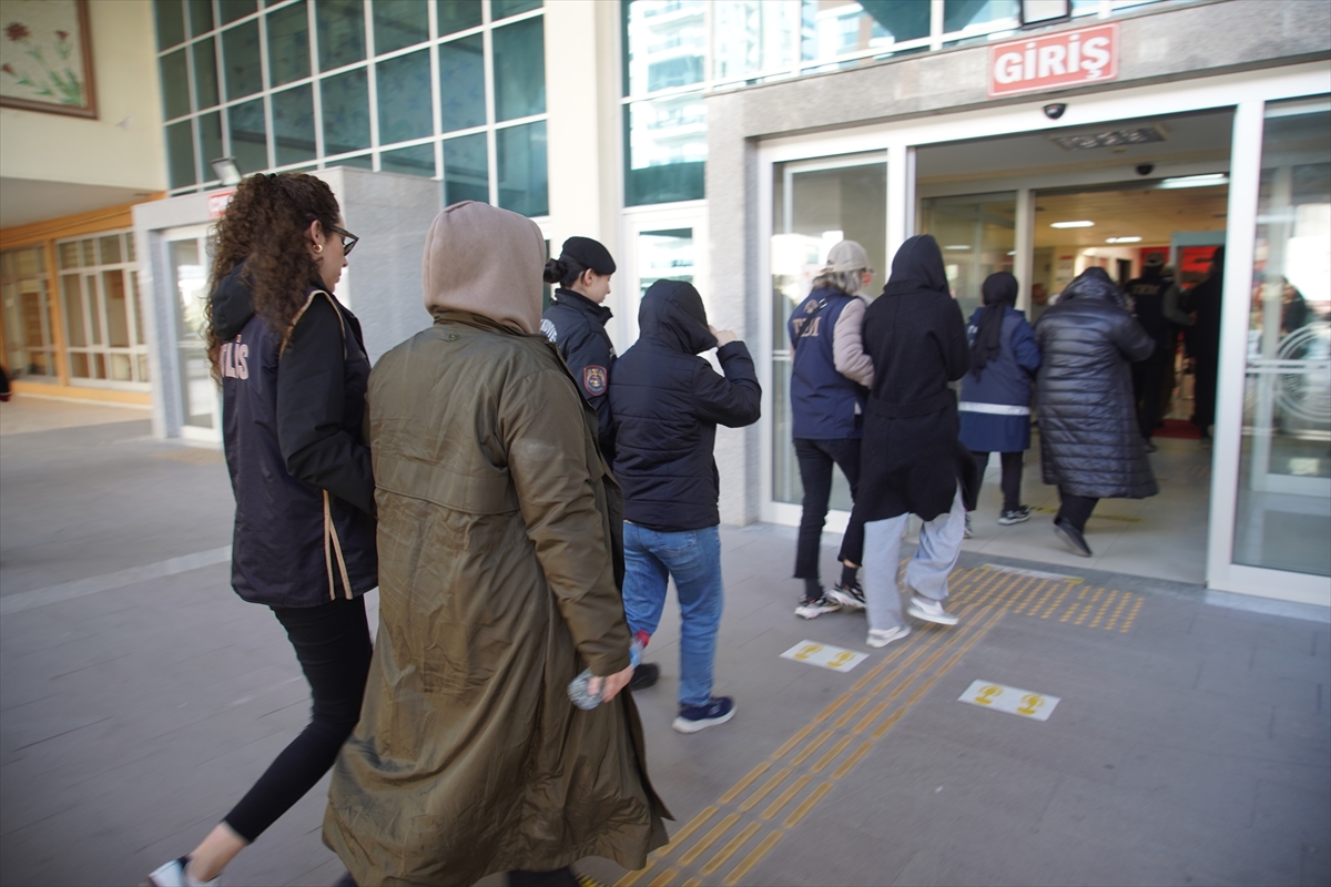 Edirne merkezli FETÖ'nün "güncel öğrenci yapılanması" operasyonunda adliyeye sevkler sürüyor