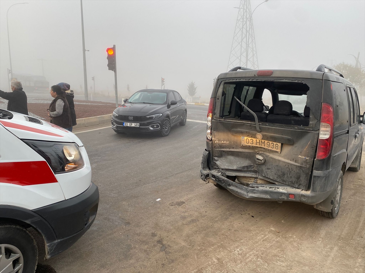 Afyonkarahisar'da trafik kazasında 20 kişi yaralandı