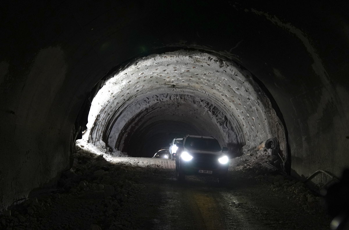 Ulaştırma ve Altyapı Bakanı Uraloğlu, Erzurum'daki Dallıkavak Tüneli'ni inceledi