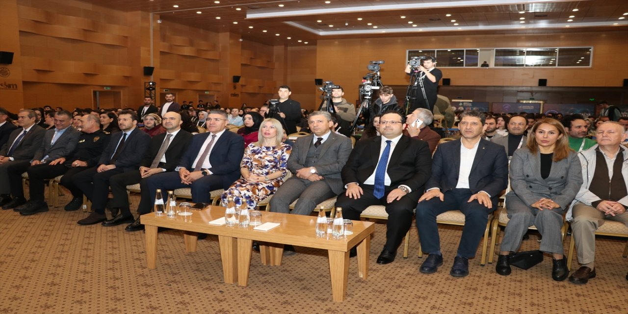 Akdeniz Bilişim Zirvesi’nde yapay zekâ ve teknolojik dönüşüm geleceğe yön verdi