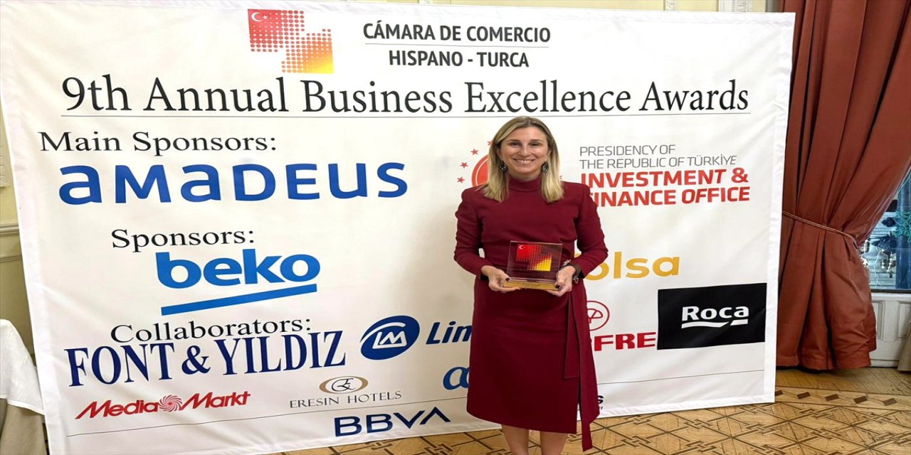 Ebru Özdemir’e Türkiye-İspanya ekonomik ilişkilerine katkılarıyla “Mesleki Liyakat Ödülü”