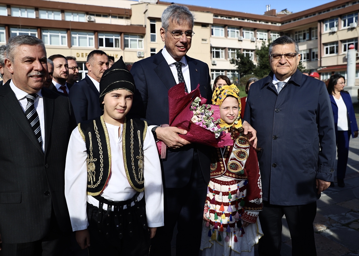 Türkiye genelinde şu anda 856 ambulans aldık