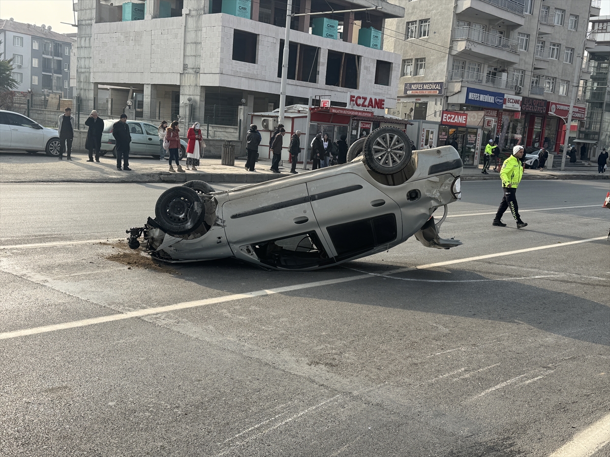 Malatya'da trafik kazalarında 5 kişi yaralandı