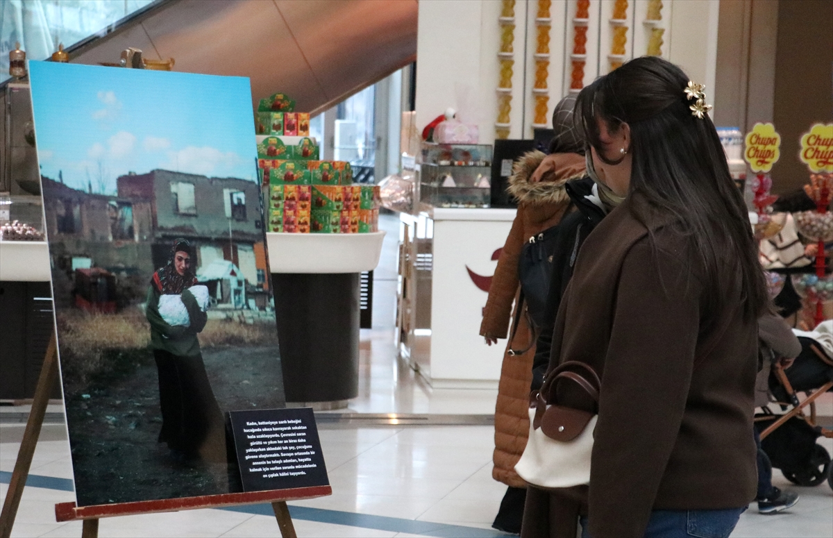 Atatürk Üniversitesi öğrencileri Gazze'deki kadınların yaşadığı acıları fotoğraf sergisine taşıdı