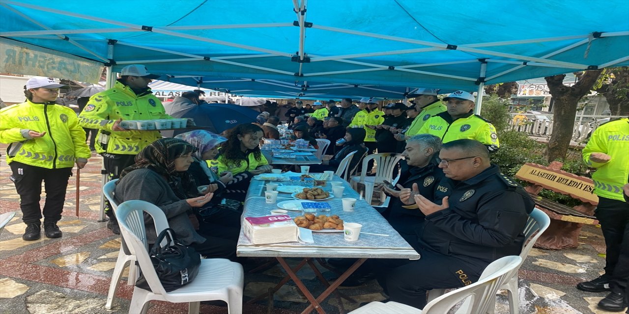 Alaşehir’de Şehit Polisler Hatice Ünal ve Ali Barut İçin Mevlit Programı Düzenlendi