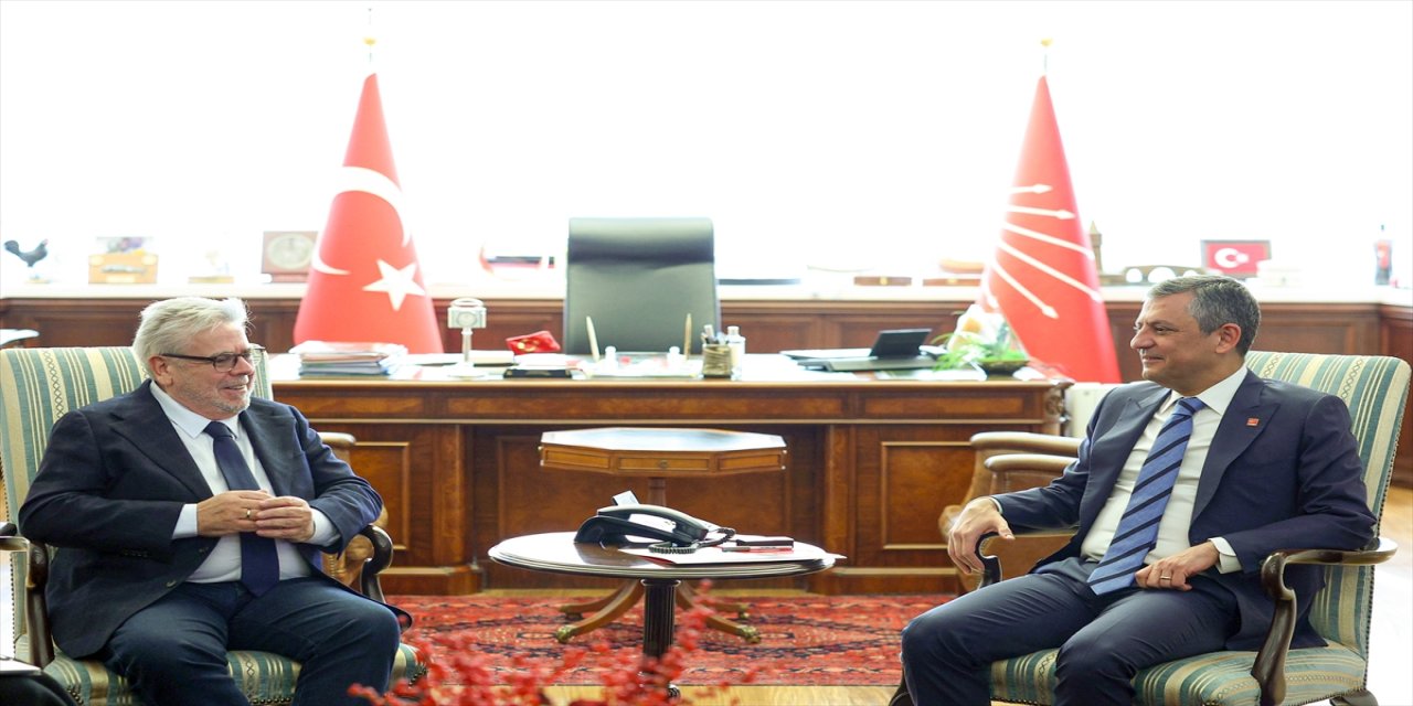 Özgür Özel, AP Türkiye Raportörü Nacho Sanchez Amor ile CHP Genel Merkezinde Görüştü