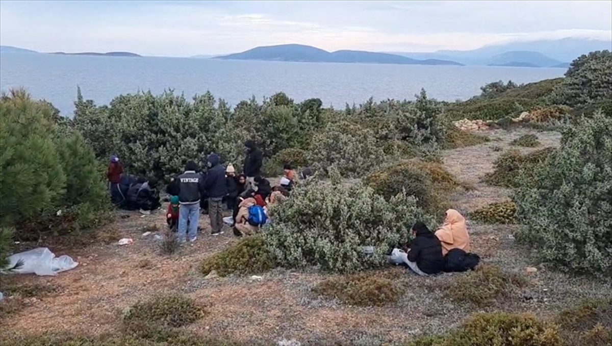 İzmir'de 58 düzensiz göçmen kurtarıldı, 62 düzensiz göçmen yakalandı