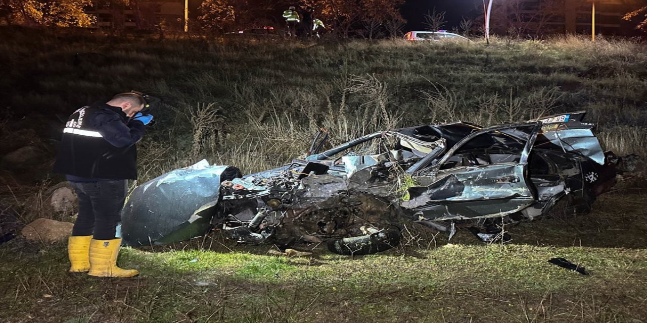 Uşak’ta Otomobil Şarampole Devrildi: 2 Ölü, 1 Yaralı