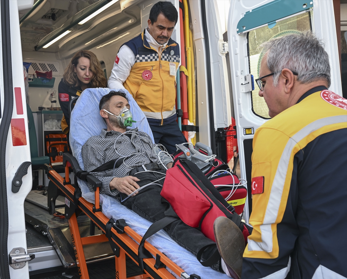 112'nin kahraman, fedakar ekipleri zamana karşı hayat kurtarıyor