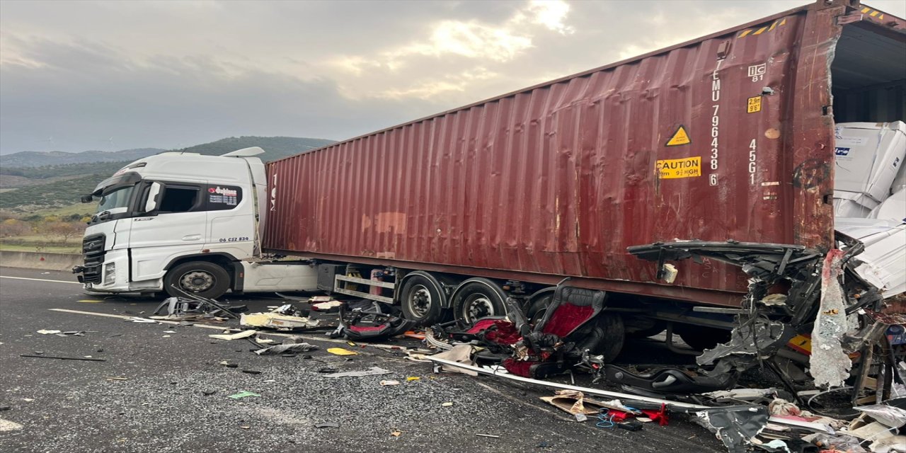 Osmaniye’de yolcu otobüsü tıra çarptı: 7 ölü, 11 yaralı