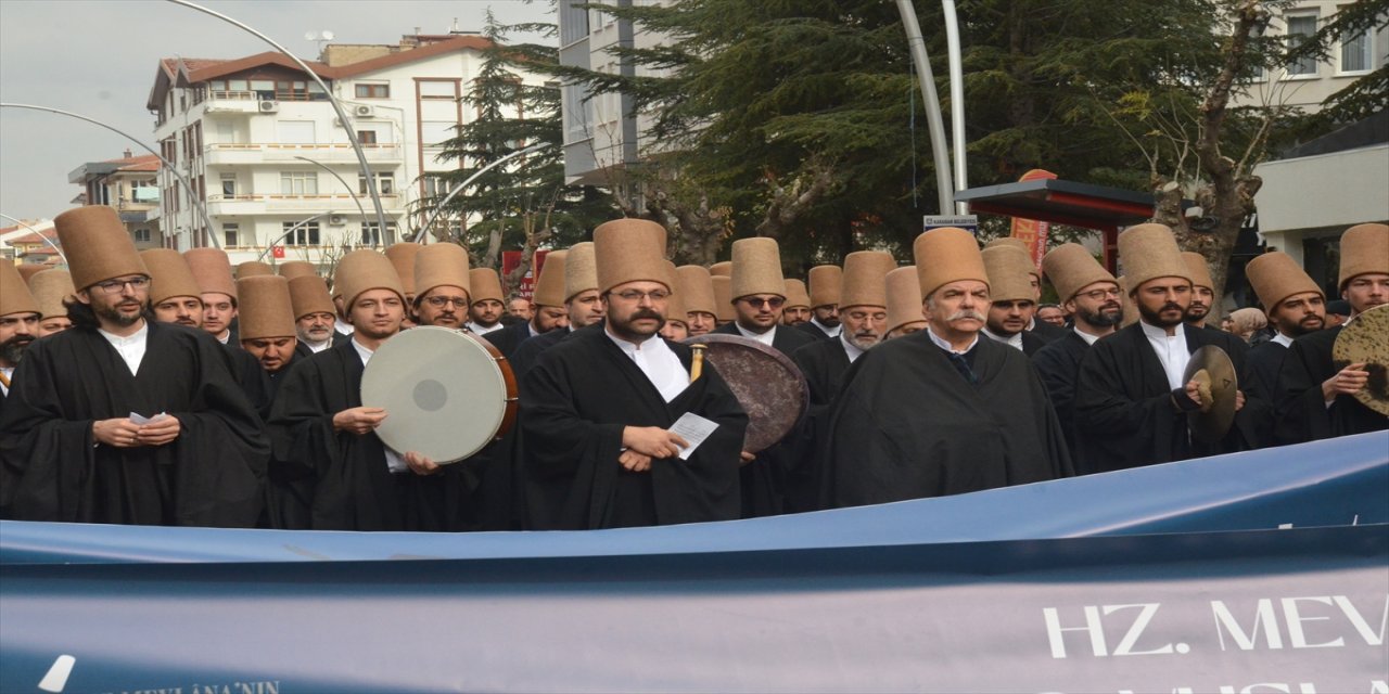 Karaman’da Mevlana’nın 752. Vuslat Yıl Dönümü etkinlikleri yürüyüş ve sema ile başladı