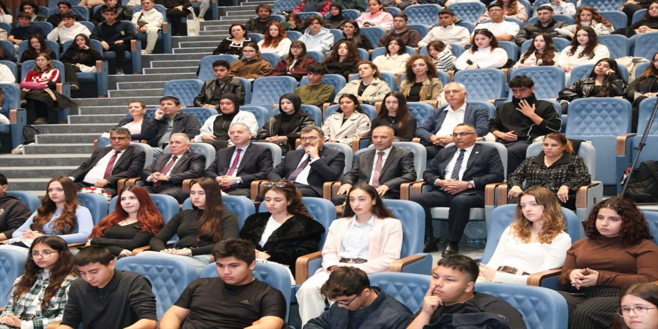KKTC’de lise öğrencilerine “Beta Çağının Kariyer Rotası” sempozyumu düzenlendi