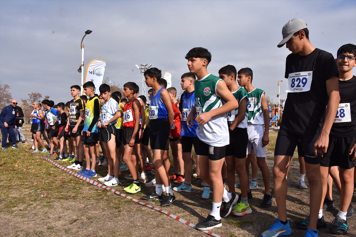 Bölgesel Kros Ligi Yarı Final Yarışmaları Van'da yapıldı