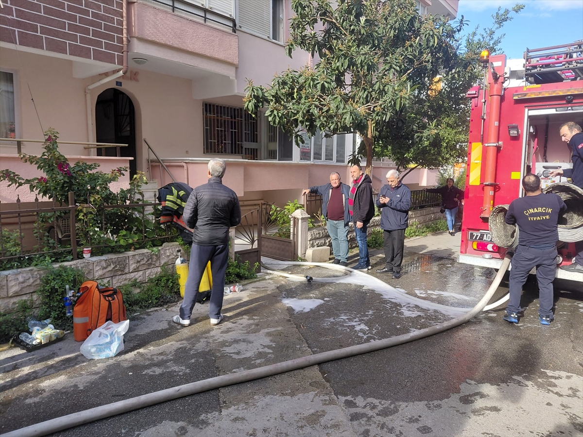 Yalova'da dairede çıkan yangında anne ile özel gereksinimli çocuğu dumandan etkilendi