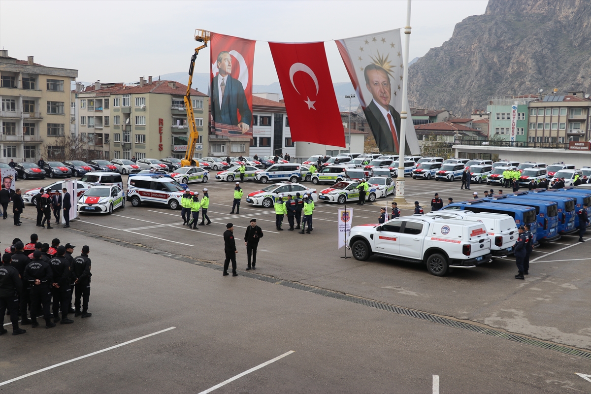 Amasya’da emniyet ve jandarmaya teslim edilen 71 araç hizmete alındı