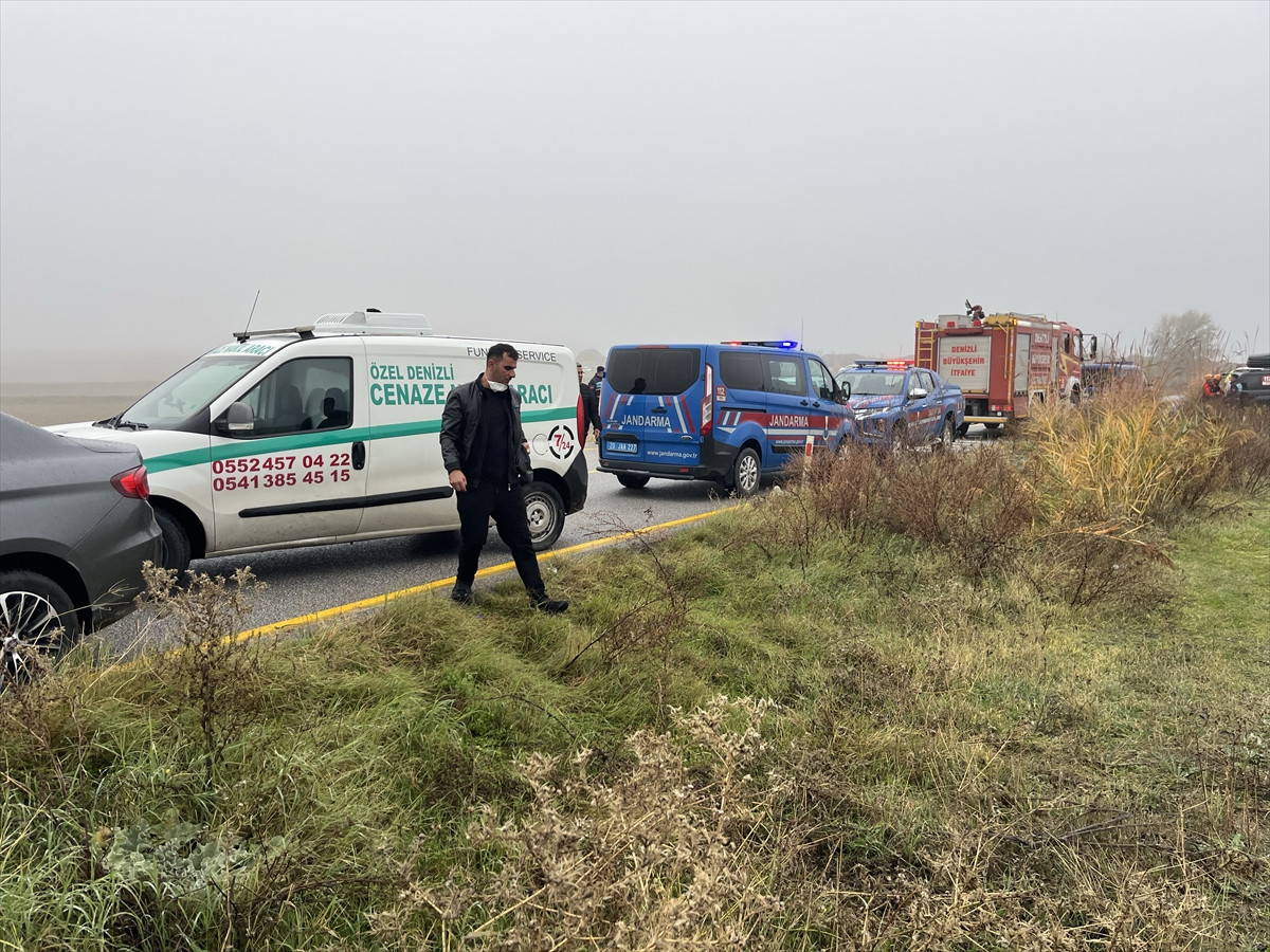 Denizli'de devrilen otomobilin sürücüsü öldü