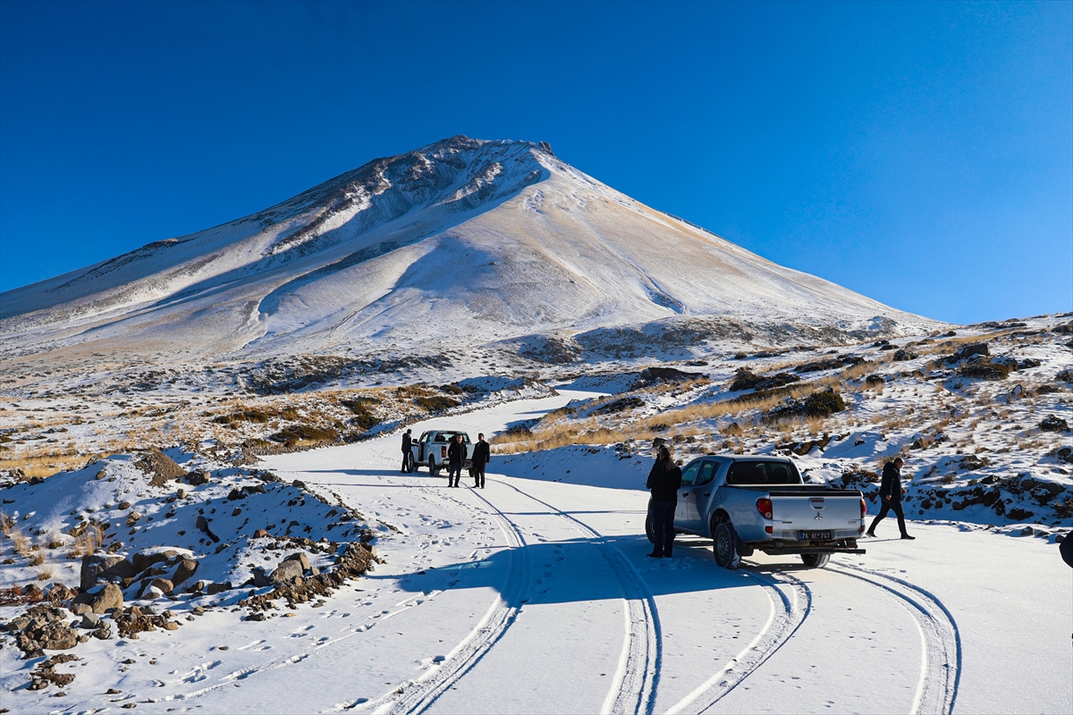 Ağrı Dağı'na yapılan 75 kilometrelik "turizm ve güvenlik yolu" tamamlandı