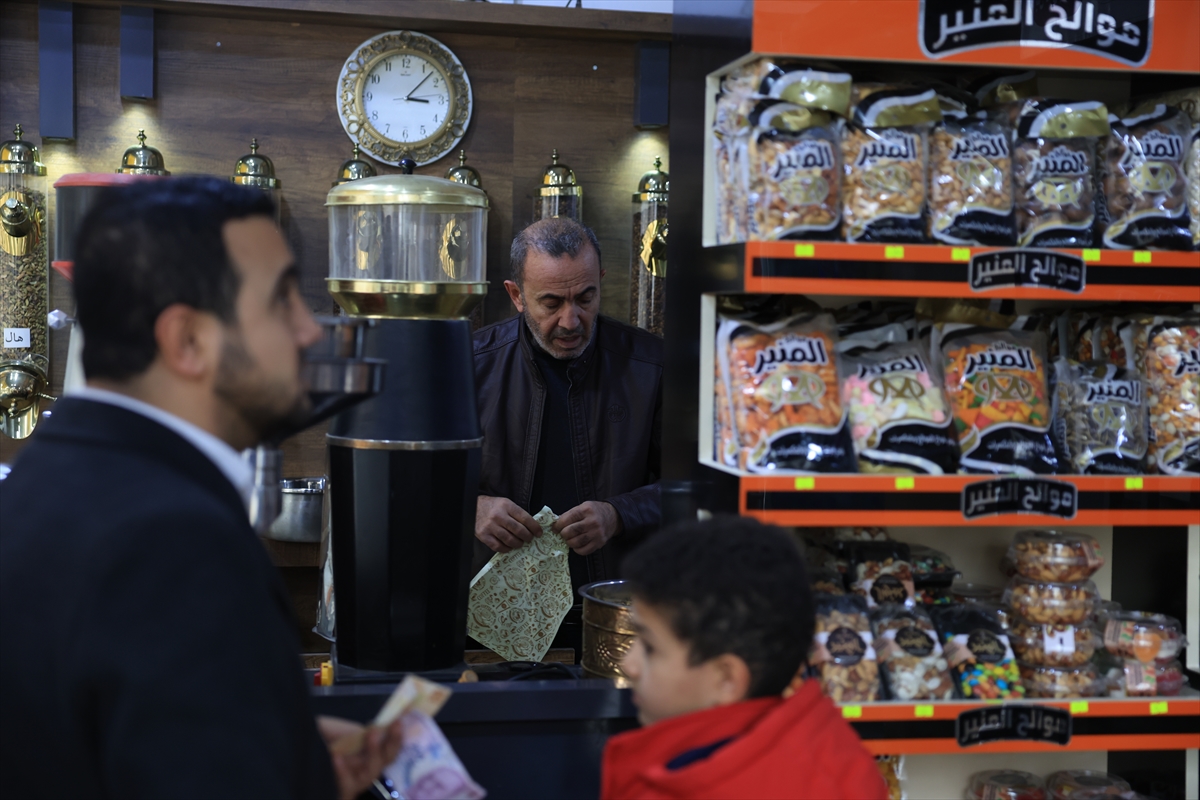 Suriye'de devrimin ardından Türkiye’den ülkeye dönüşler sürüyor