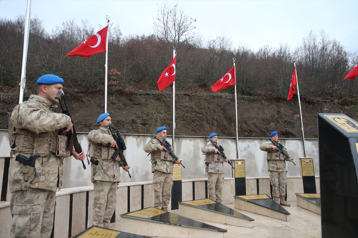 Tokat'ta 16 yıl önceki terör saldırısında şehit olan 7 asker anıldı