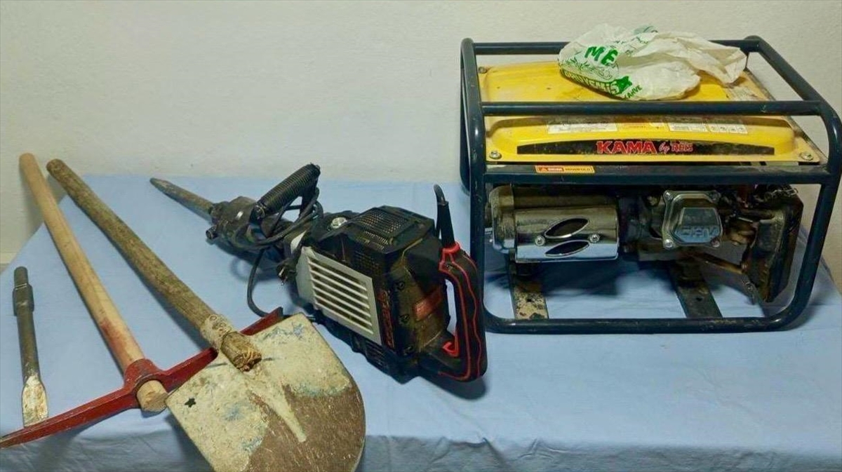 Kırşehir'de izinsiz kazı yapan 3 zanlı suçüstü yakalandı
