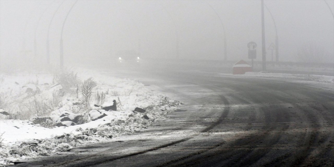 Kars’ta yoğun sis ulaşımı olumsuz etkiledi: Uçuşlar iptal edildi