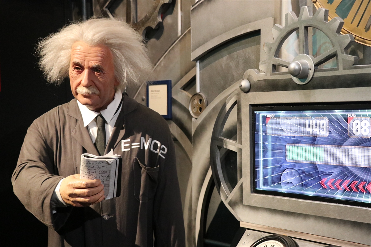 Paris'teki Grevin Müzesi, bal mumu heykelleriyle tarihe ışık tutuyor