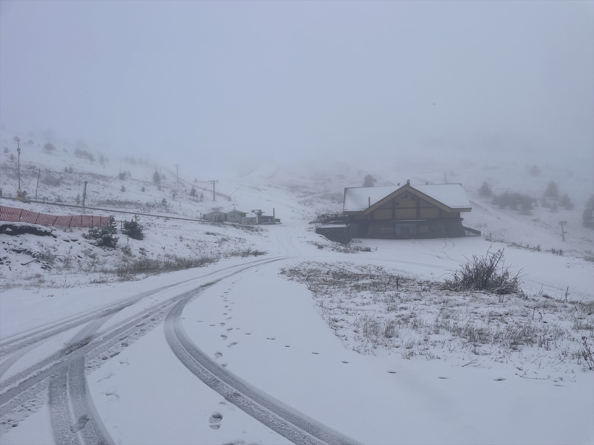 Bolu'nun yüksek kesimlerinde kar yağışı etkili oldu