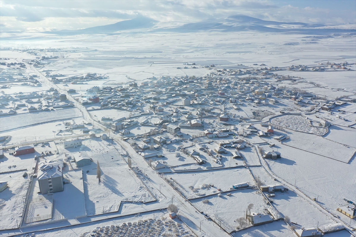 Kars'ta karla kaplanan köyler dronla görüntülendi