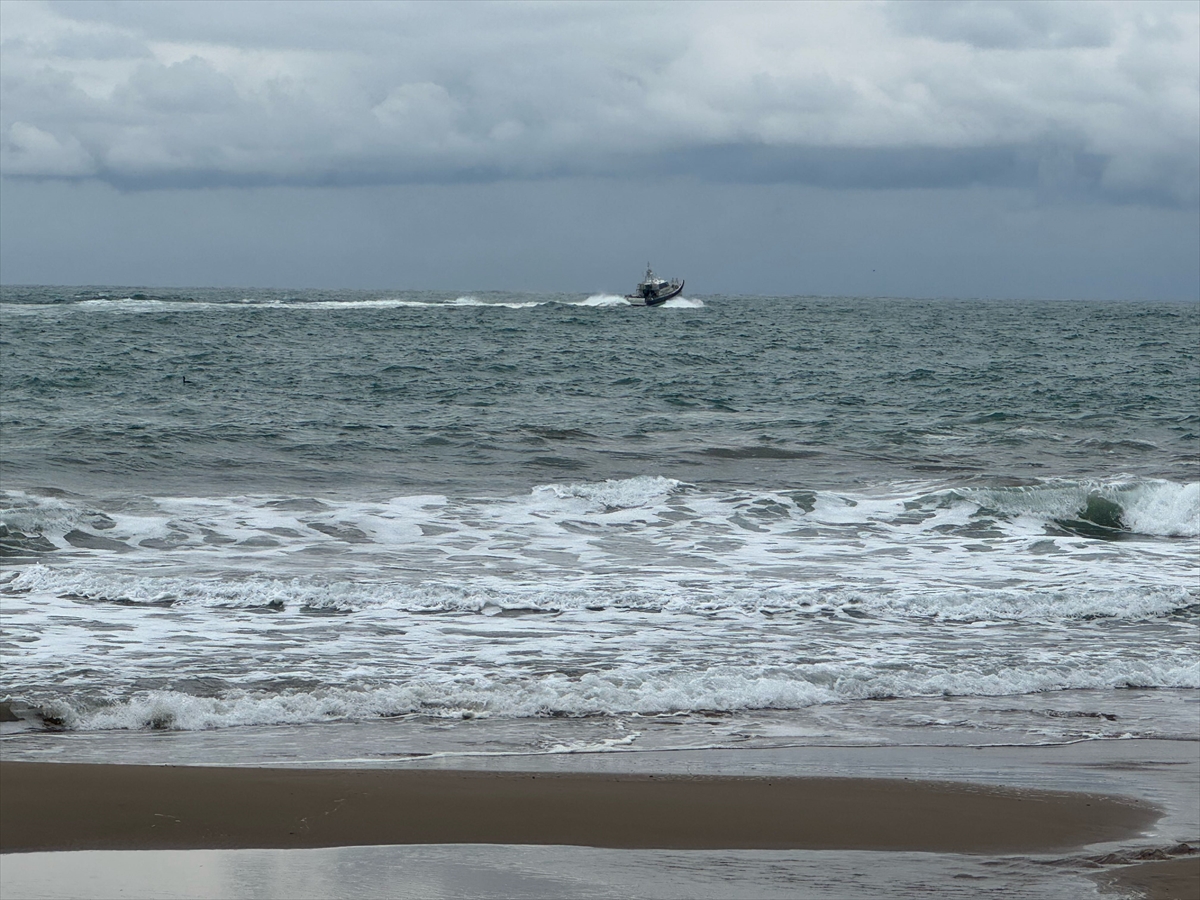 Bartın'da şişme botun alabora olması sonucu denize düşen 2 kişi kurtarıldı