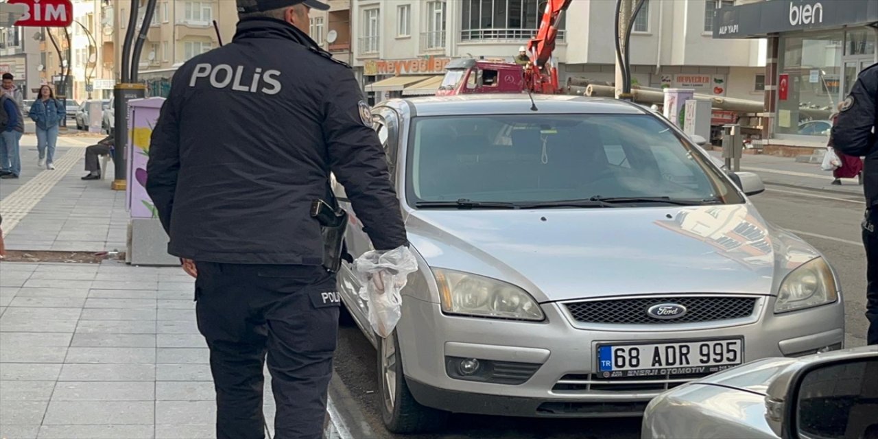 Aksaray’da Balkondan Giren 5 Kişi Evdeki İki Kişiyi Baltayla Yaraladı.