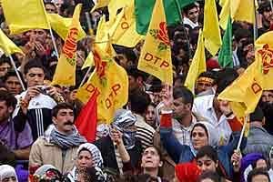 Küçükçekmece'de DTP'ye silahlı saldırı