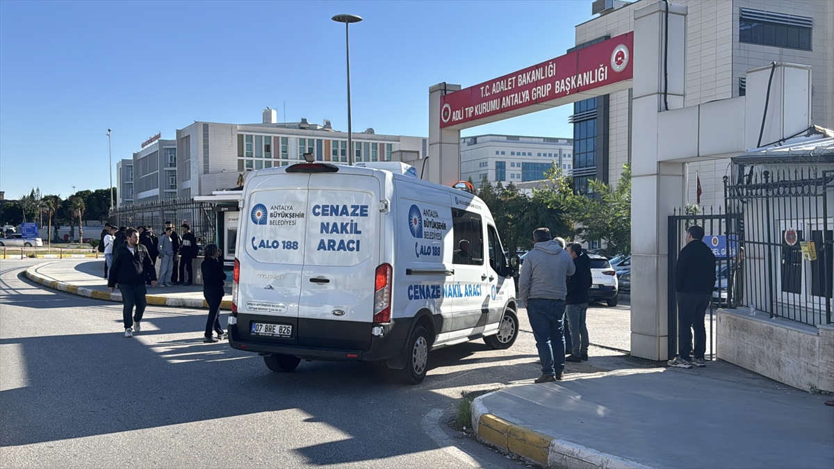 Antalya'da trafik kazasında ölen gencin cenazesi yakınlarına teslim edildi