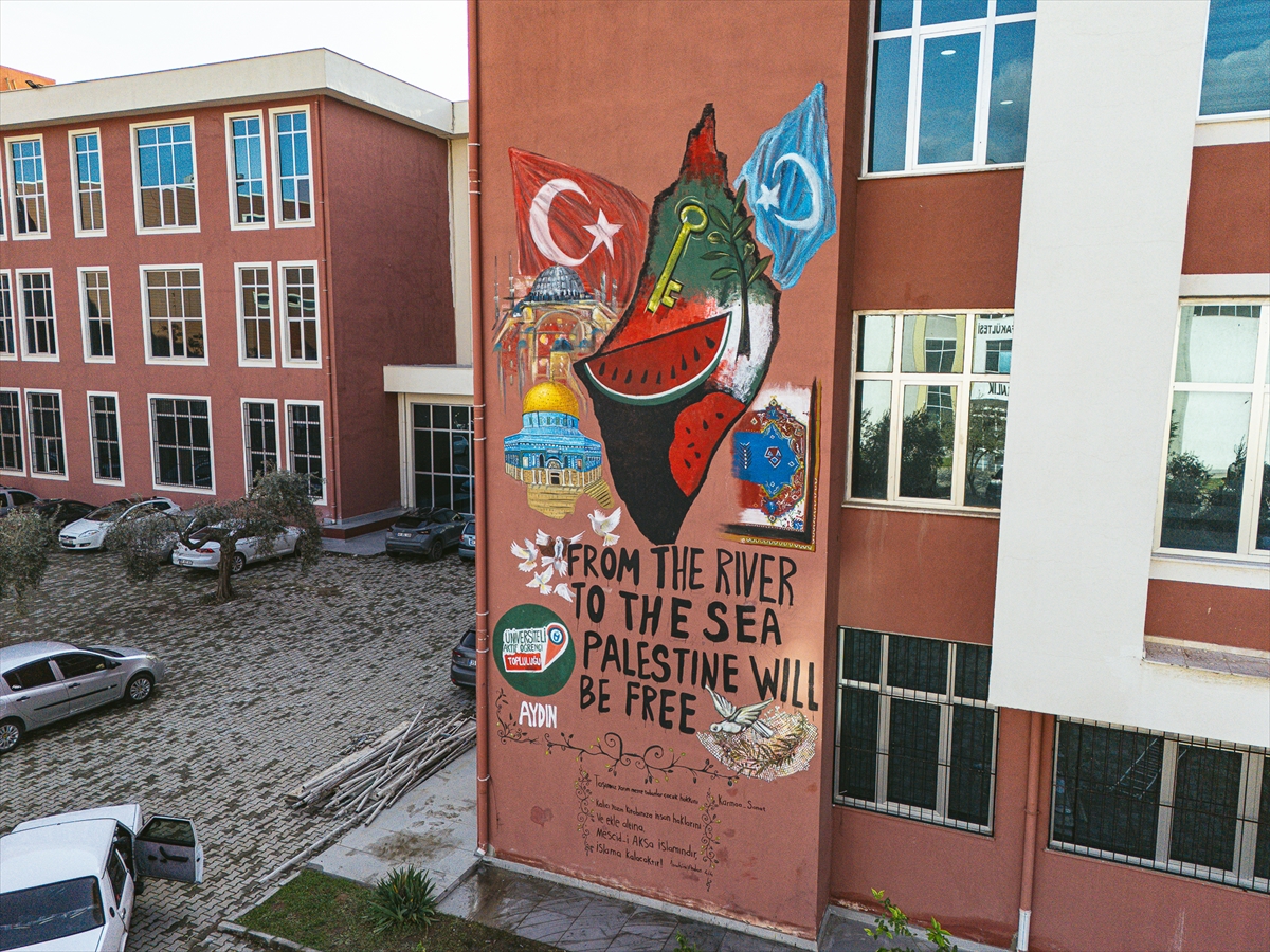 Aydın'da üniversite öğrencilerinden Filistin'e grafitili destek