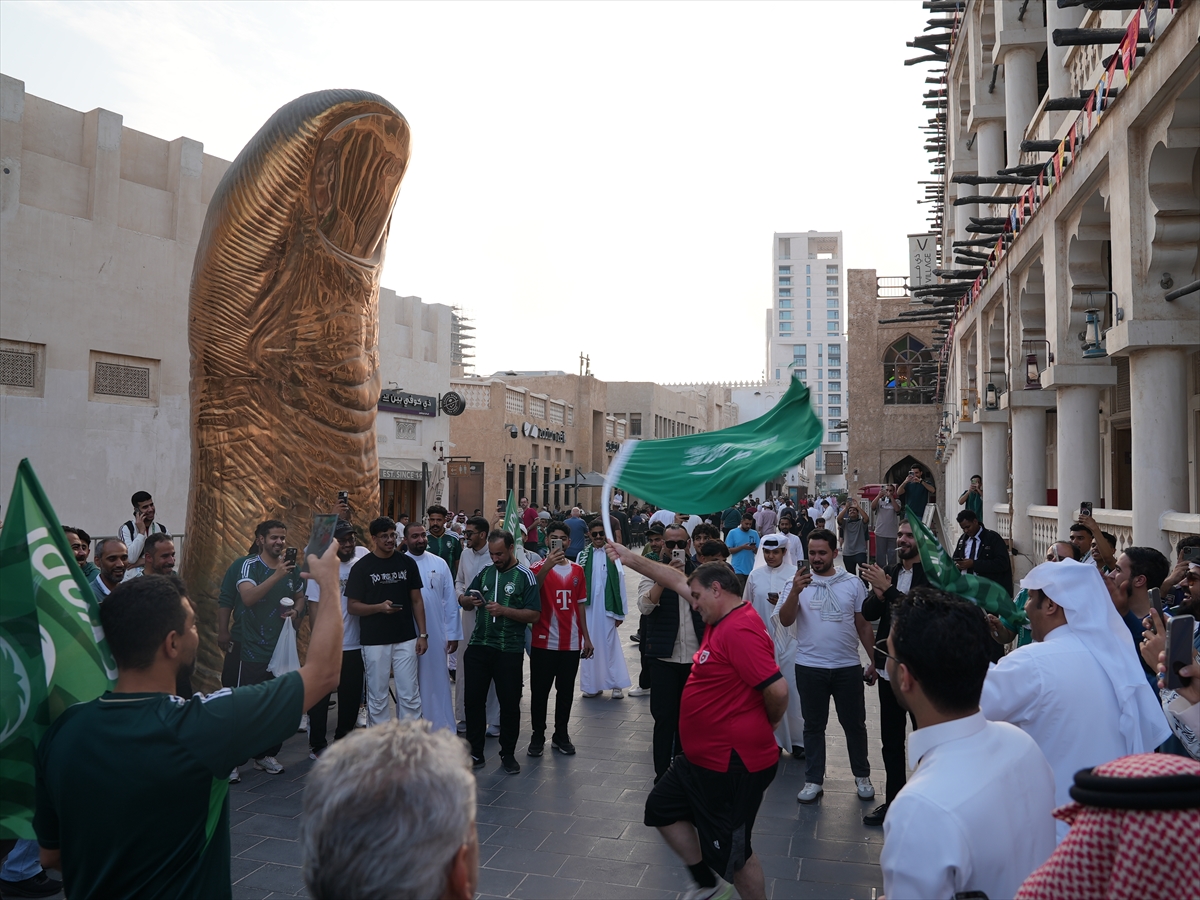 Arap Kupası taraftarları, Doha'daki tarihi çarşıya akın ediyor