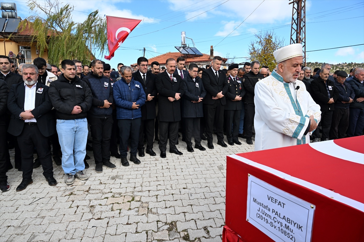 Tokat'ta kalp krizi geçirerek hayatını kaybeden askerin cenazesi Isparta'da defnedildi