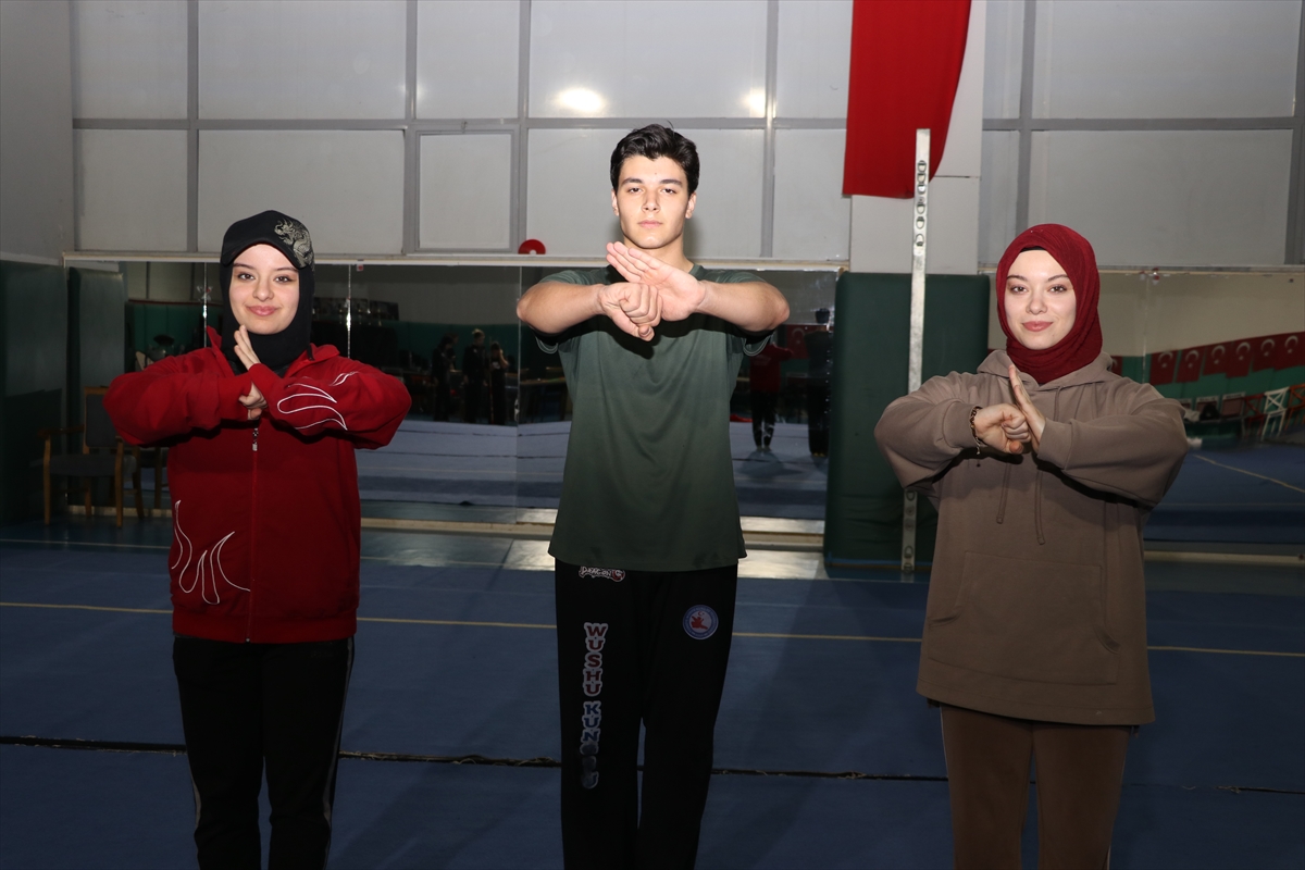 İlk dünya şampiyonasında 3 madalya kazanan milli wushucu, yeni başarılara odaklandı