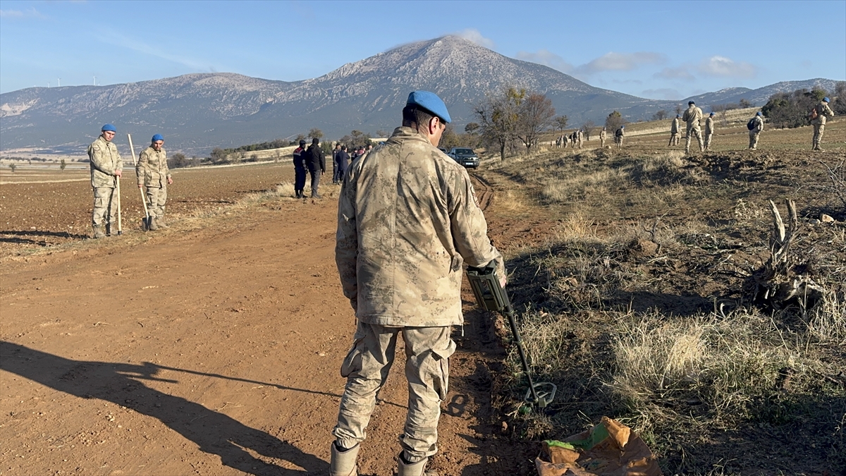 Isparta'da vücut bütünlüğü bozuk halde ölü bulunan çobanın uzuv araması sürüyor