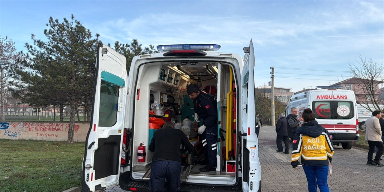 Ergene’de Tır Refüjü Aşıp Karşı Şeride Geçti: Panelvanla Çarpıştı, 5 Yaralı