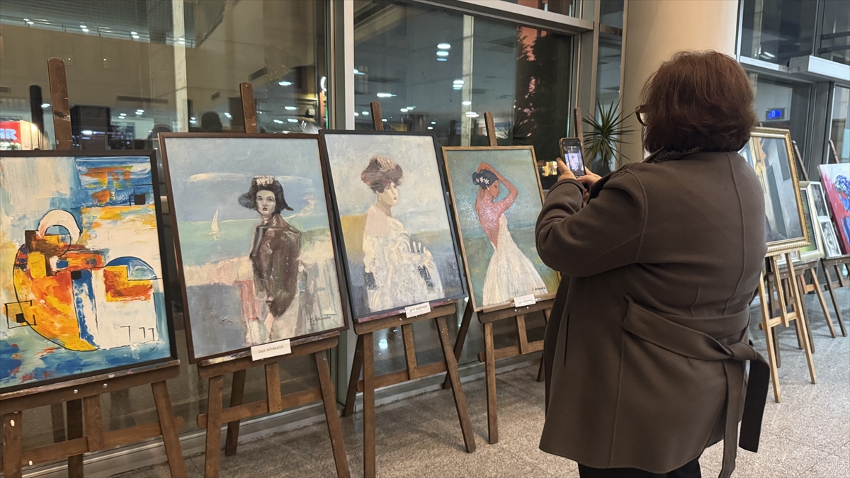 Trabzon'da 38 sanatçının hazırladığı "Dostluk" adlı resim sergisi açıldı