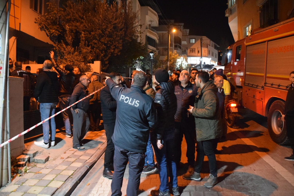 Manisa'da 2 apartman zemindeki kayma nedeniyle tahliye edildi