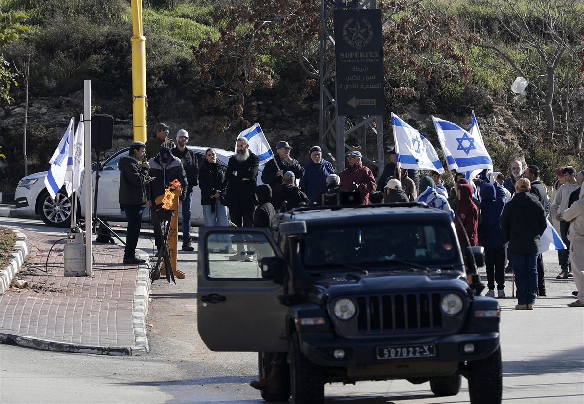 Filistin topraklarını gasbeden bir İsrailli, Batı Şeria'da yabancı bir aktivisti araçla ezdi