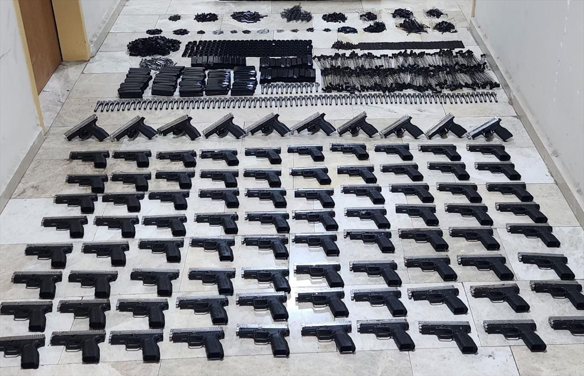 Hatay'da 90 ruhsatsız tabanca ele geçirildi
