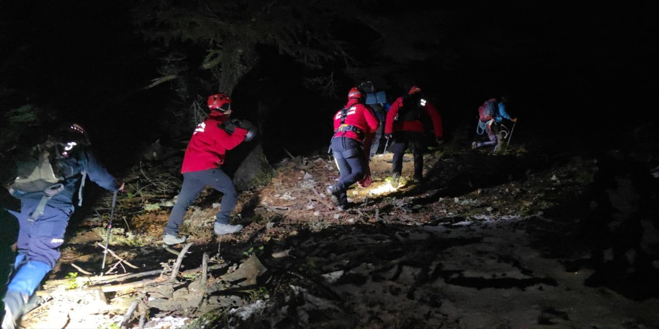 Pozantı Akdağ’da Mahsur Kalan 3 Dağcı İçin Kurtarma Çalışması Başlatıldı