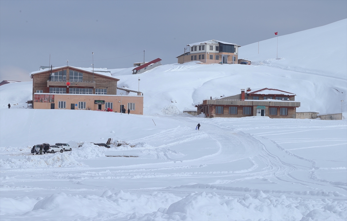 Hakkari'deki kayak merkezi yeni sezon için gün sayıyor