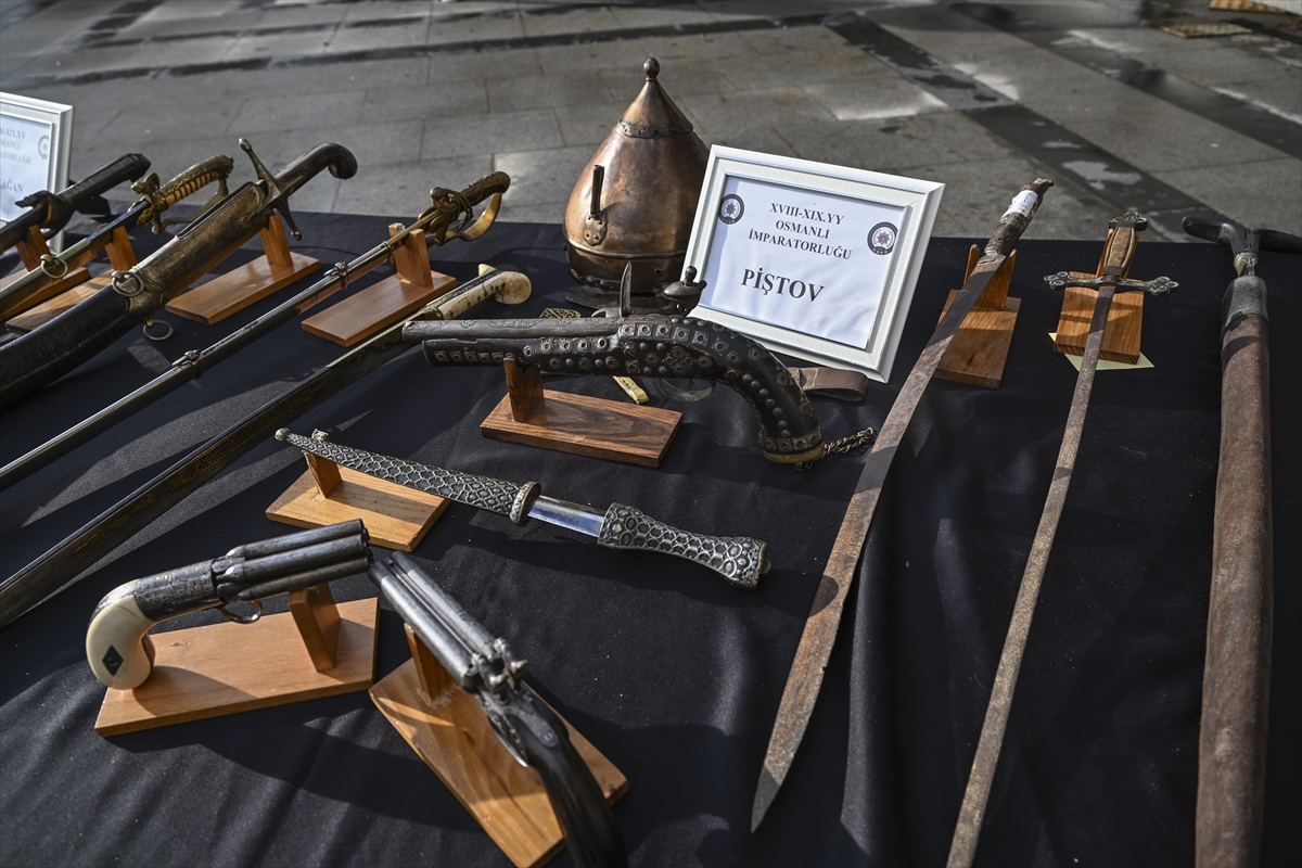 İstanbul'daki tarihi eser kaçakçılığı operasyonunda 15 zanlı yakalandı