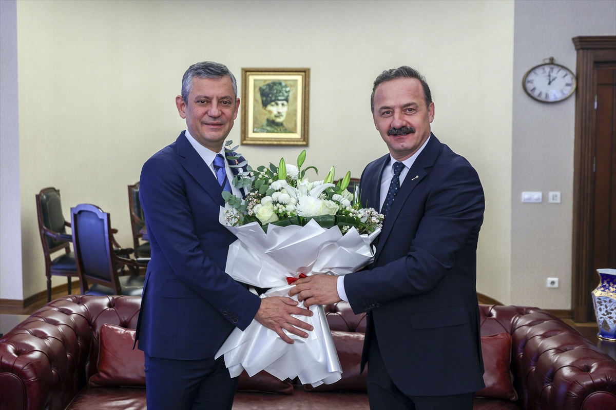 CHP Genel Başkanı Özel, Anahtar Parti Genel Başkanı Ağıralioğlu ile görüştü