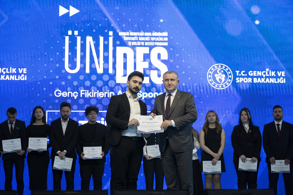 Bakan Bak, ÜNİDES Sertifika Belgesi Teslim Programı'na katıldı: