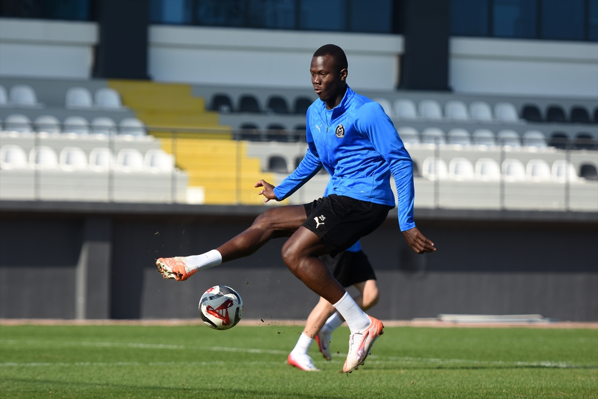 Manisa FK, Serikspor maçının hazırlıklarını sürdürdü